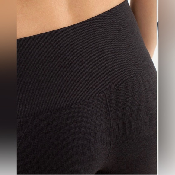 Lululemon In The Flow Crop (1 of 3)
Black - Picture 5 of 9